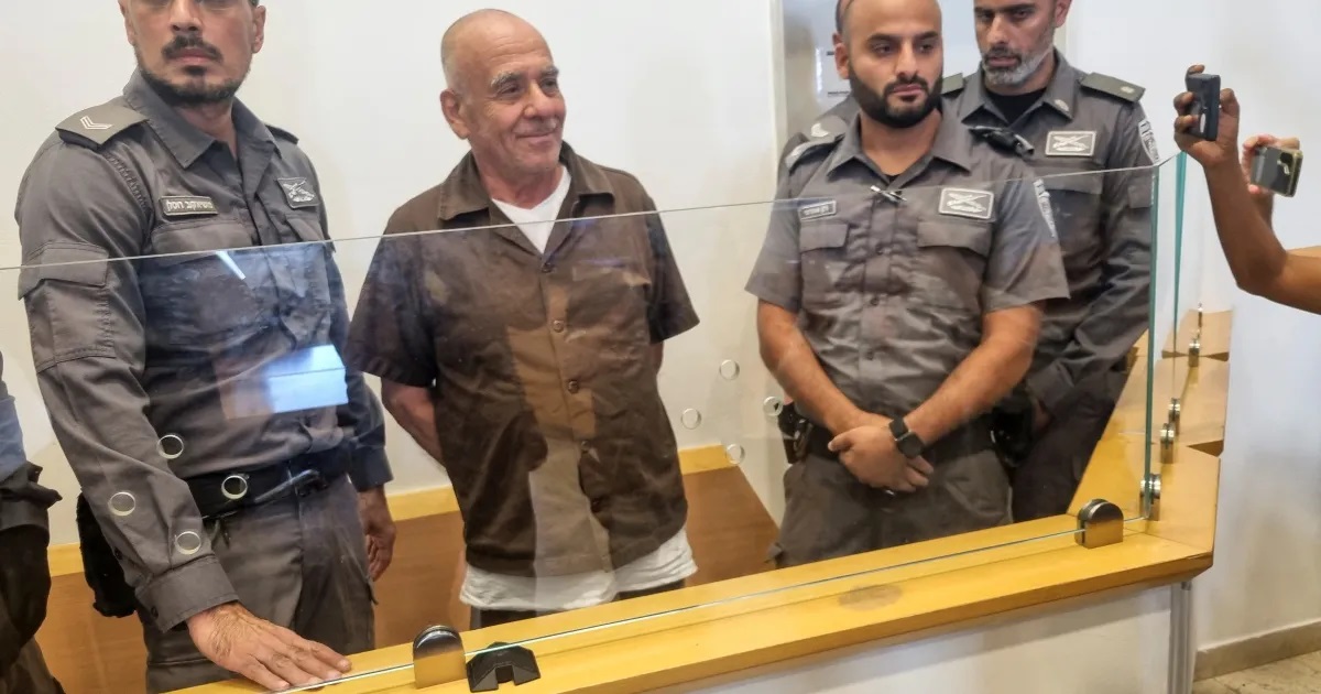 رغم قرار "العليا" ..مصلحة السجون الإسرائيلية تواصل تقييد زيارات الصليب الأحمر للأسرى  